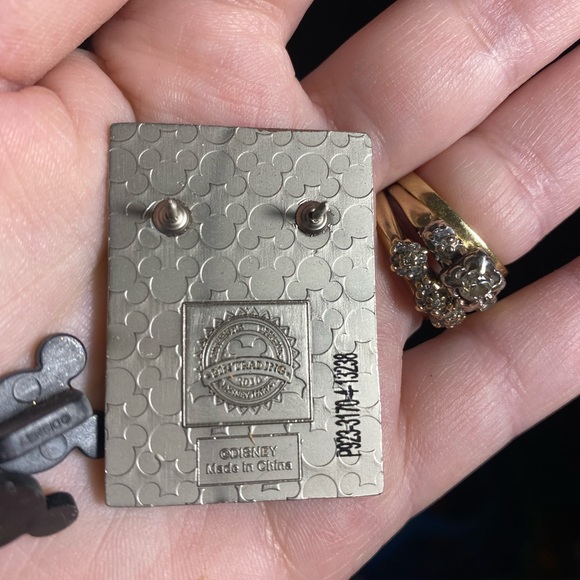 Walt Disney World Captain EO Michael Jackson pin from 2010 perfect condition✨ - Picture 3 of 4